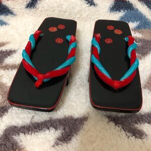 Vintage Japanese Traditonal Geta Wooden clogs Black Lacquered Floral thong Clog